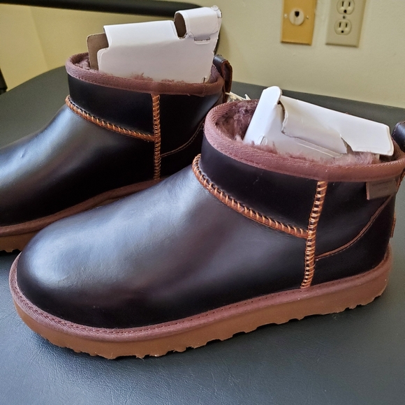 UGG Classic Ultra Mini Leather Regen Ankel Boots - Picture 10 of 16